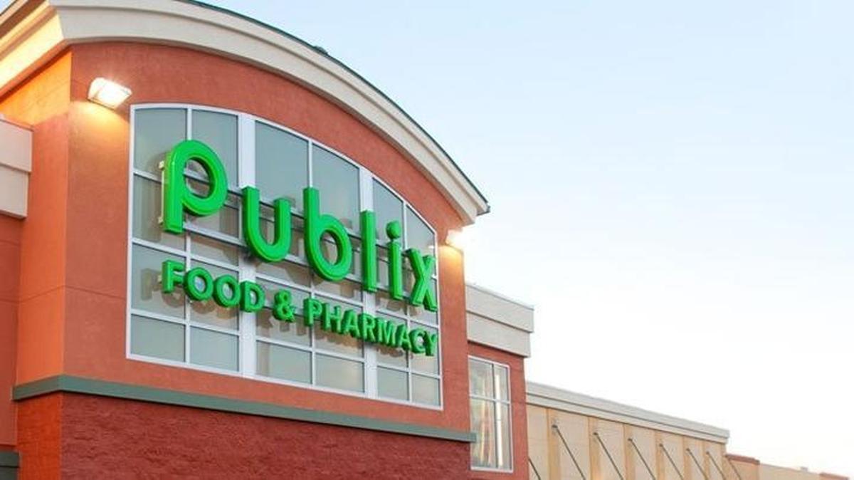 Publix supermarkets launched a new prescription drug program at its pharmacies to offer low-cost medications for $7.50 for 90-day supplies of popular drugs for blood pressure, cholesterol, diabetes and other conditions.