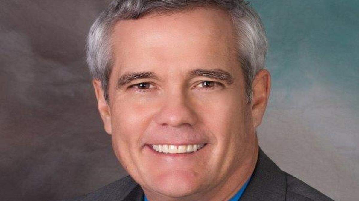 D. Robert Hoyle 