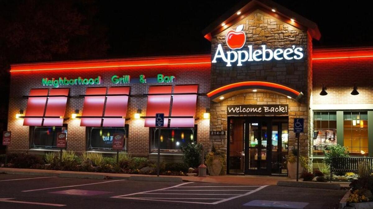 It’s lights out for yet another Lexington chain restaurant: Applebee’s on Nicholasville Road has closed. There is only one left in the city.