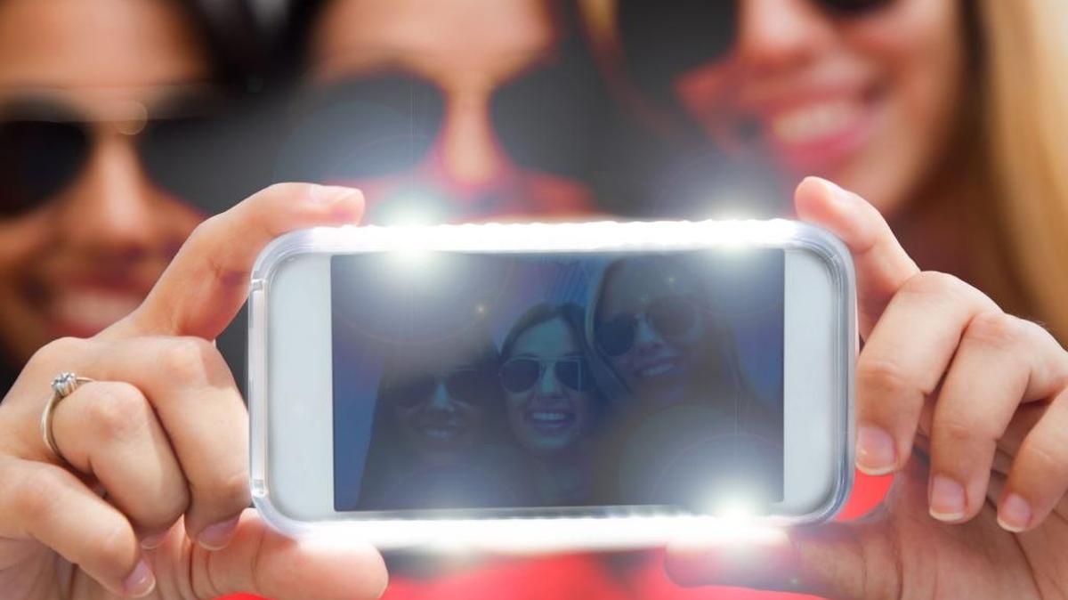 The Lite-Me Selfie Lighted Smart Case, for the iPhone 6s and 6s Plus, is designed to help create better selfie images while protecting the smartphone in a slim fitting case.