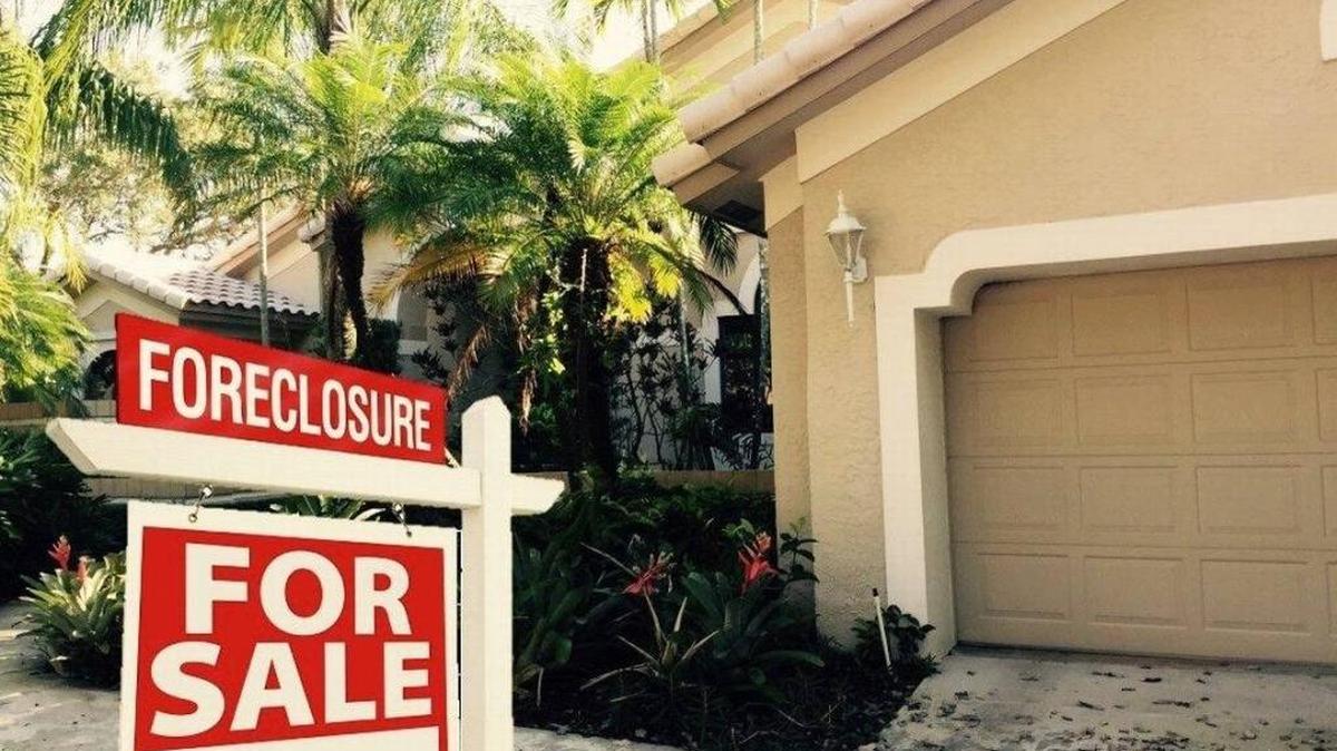 For the fifth consecutive month, less than 1 percent of homes in the Manatee-Sarasota region were in foreclosure in July.