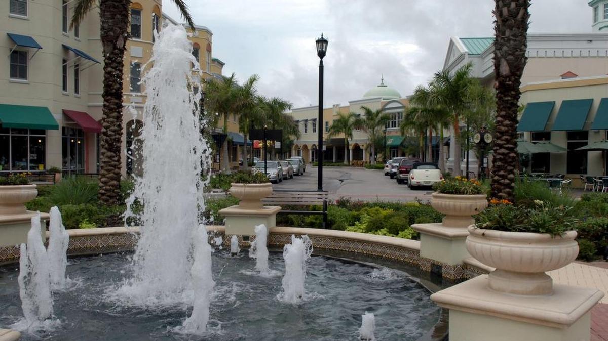 Main Street at Lakewood Ranch features several small businesses. According to a WalletHub study, Bradenton ranks No. 114 among more than 1,200 small cities in the U.S. to start a small business, while Sarasota ranks 391st.