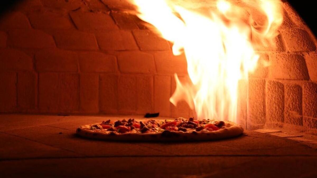 1,000 Degrees Pizzeria’s Neapolitan-style pie is fired in a 1,000-degree oven for two minutes just before it’s served.