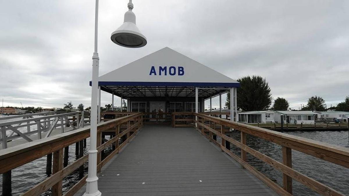 The owner of the Anna Maria Oyster Bar in Bradenton Beach, like other island restaurant owners, anticipates a busy week leading up to New Year’s weekend.