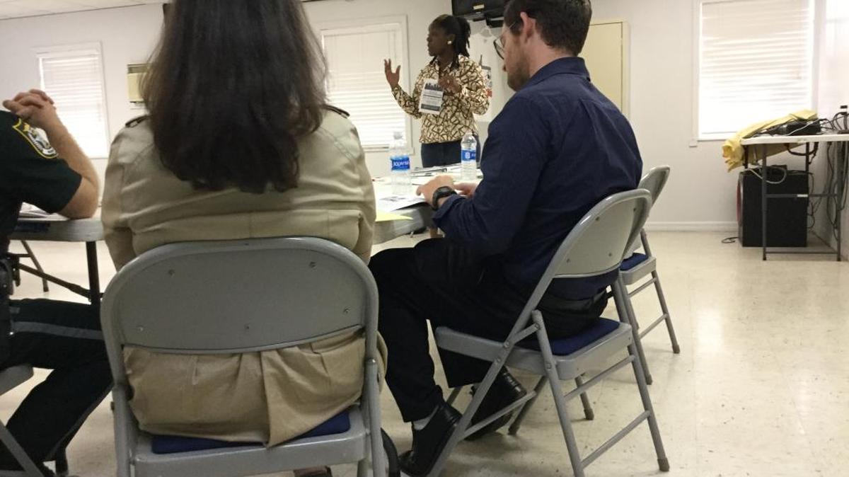 Samoset resident Taura Denis, with help from Manatee County officials and others is starting a grassroots movement to improve the impoverished neighborhood of Samoset in east Bradenton.