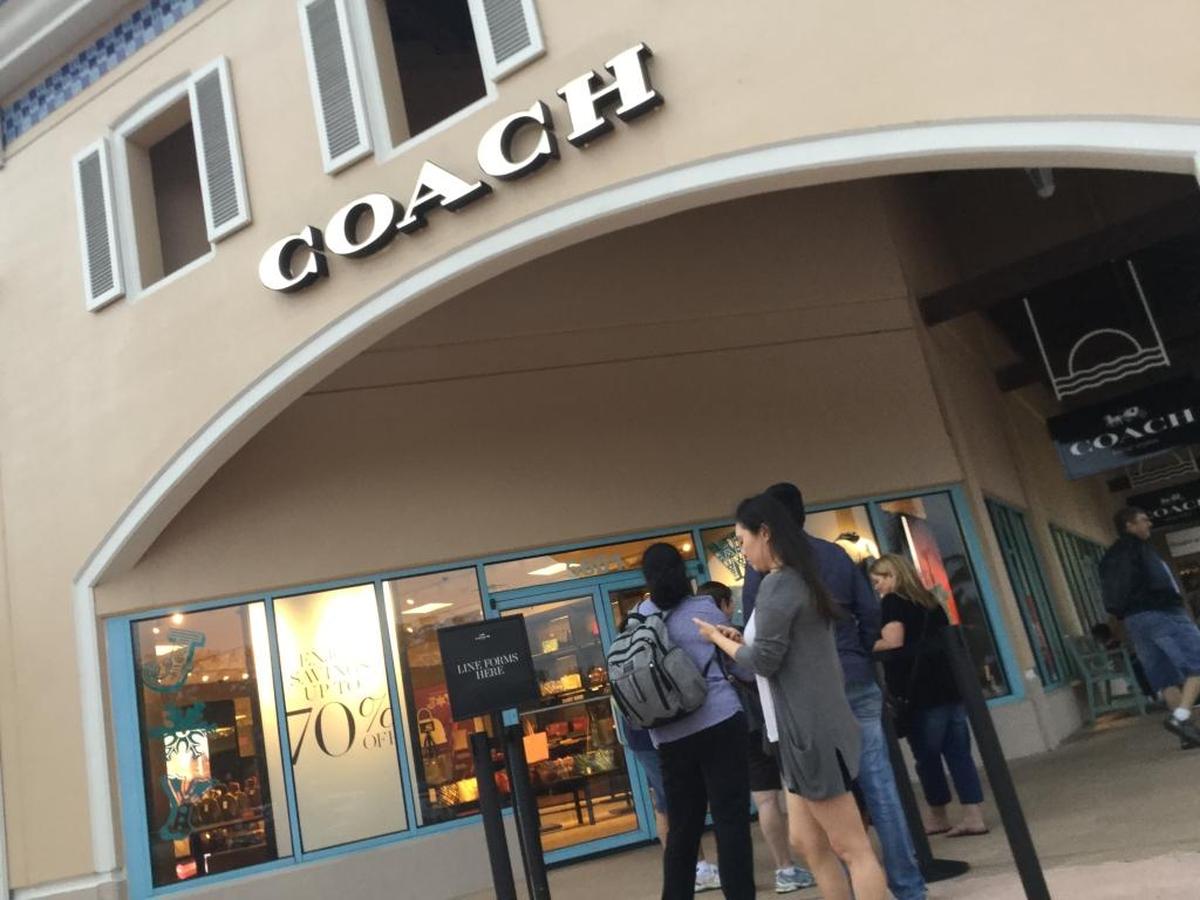 With Coach offering up to 70 percent off their products at the Ellenton Premium Outlets on an early Black Friday deal on Thanksgiving, it didn’t take long for the line to form about an hour before the store opened.
