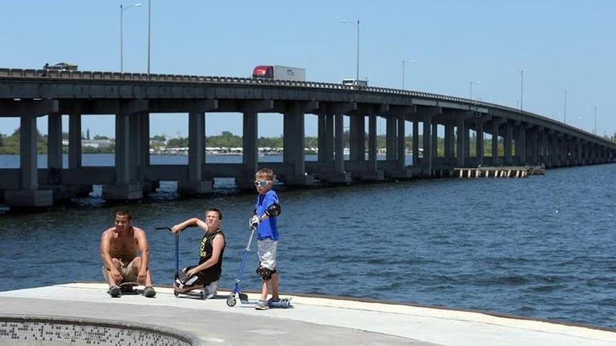 Officials say the public isn’t getting the full story on about replacing the Desoto Bridge and some want those doing the study out of the picture for good.