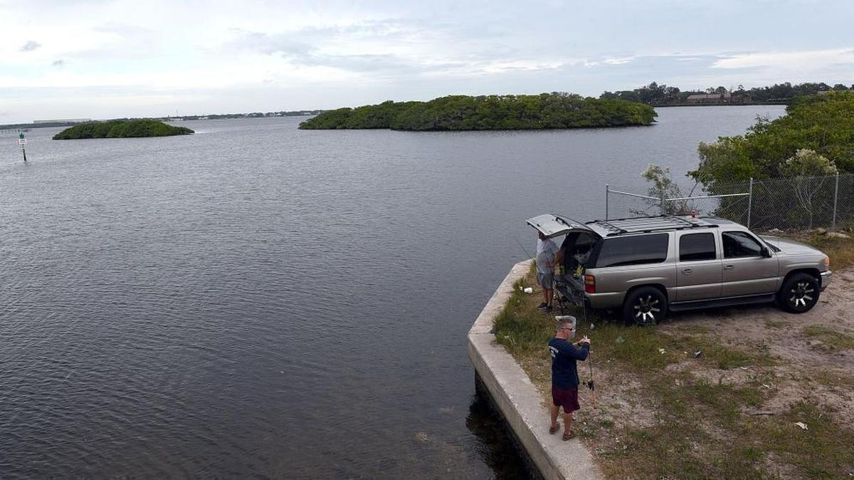 The Dot-Dash-Dit islands seen from S.R. 64 Bridge over the Manatee River. The Central Manatee Network Alternatives Analysis shows one north-south bridge alternative as going over Pine Island Preserve and the Dot-Dash-Dit Islands, the latter of which were deemed a Critical Wildlife Area by the Florida Fish and Wildlife Conservation Commission.