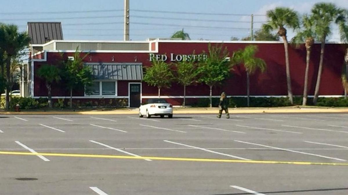 Police say a man made a bomb threat at a Red Lobster restaurant in Largo.