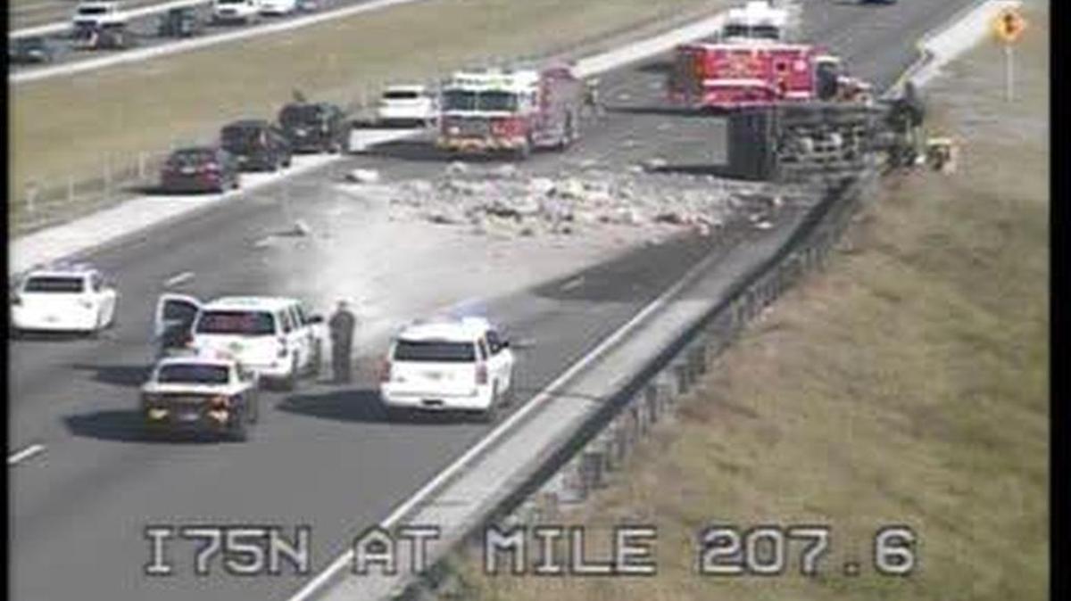 A crash Tuesday morning shut down the northbound lanes of Interstate 75 in Sarasota County, between State Road 72 and Bee Ridge Road.
