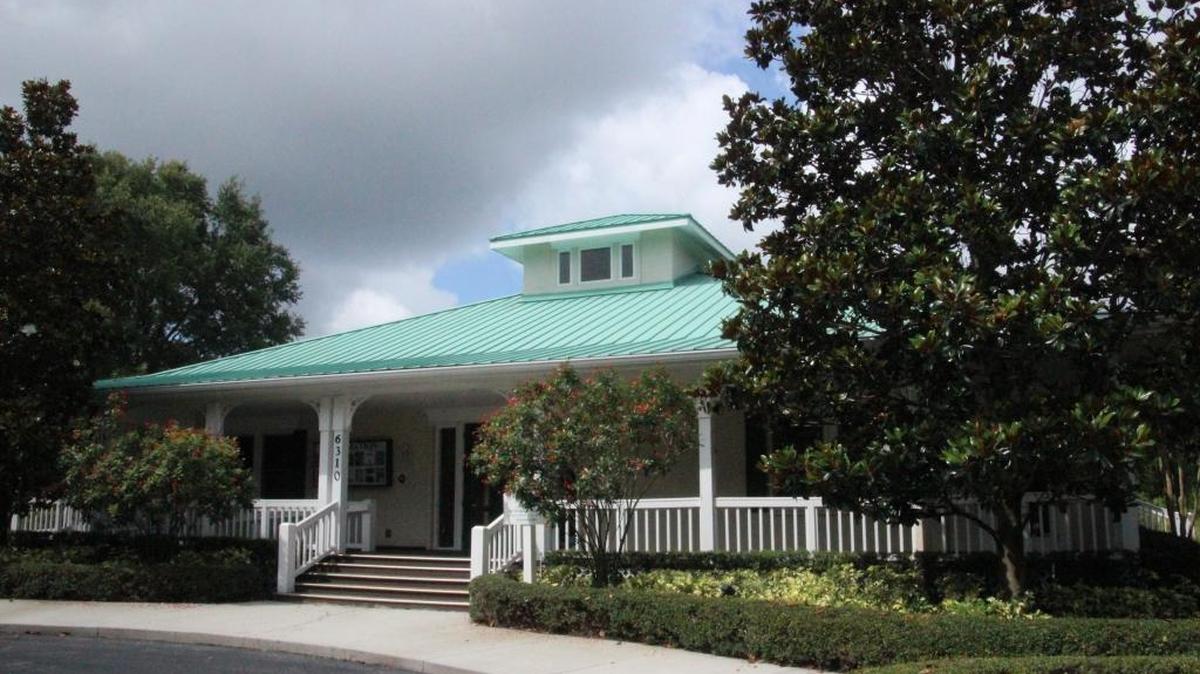 Lakewood Ranch Community Development Districts are considering buying the Summerfield visitor information center building.
