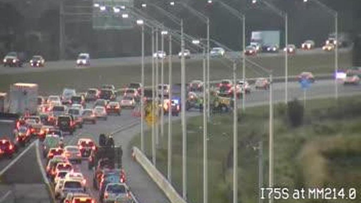 A crash on Interstate 75 at University Parkway is blocking one lane and has southbound traffic backed up for miles Thursday morning.