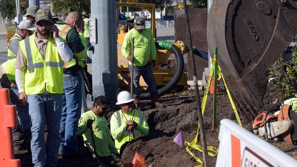 The last section of a Bradenton intersection has reopened after phases of wastewater utility repairs. Road work is shown in this 2017 Bradenton Herald file photo.