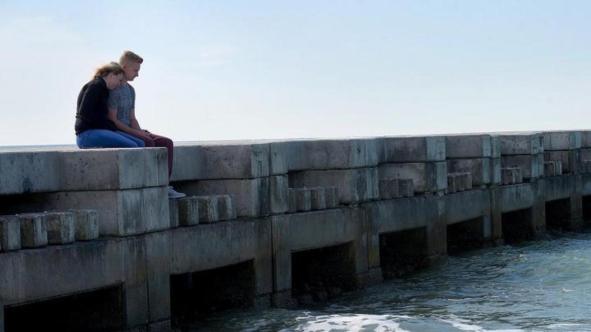 Visitors to Cortez Beach on Anna Maria Island brace themselves against a strong wind and cool temperatures Friday. Weekend temperatures are expected to rise, with Sunday hitting 70 degrees.