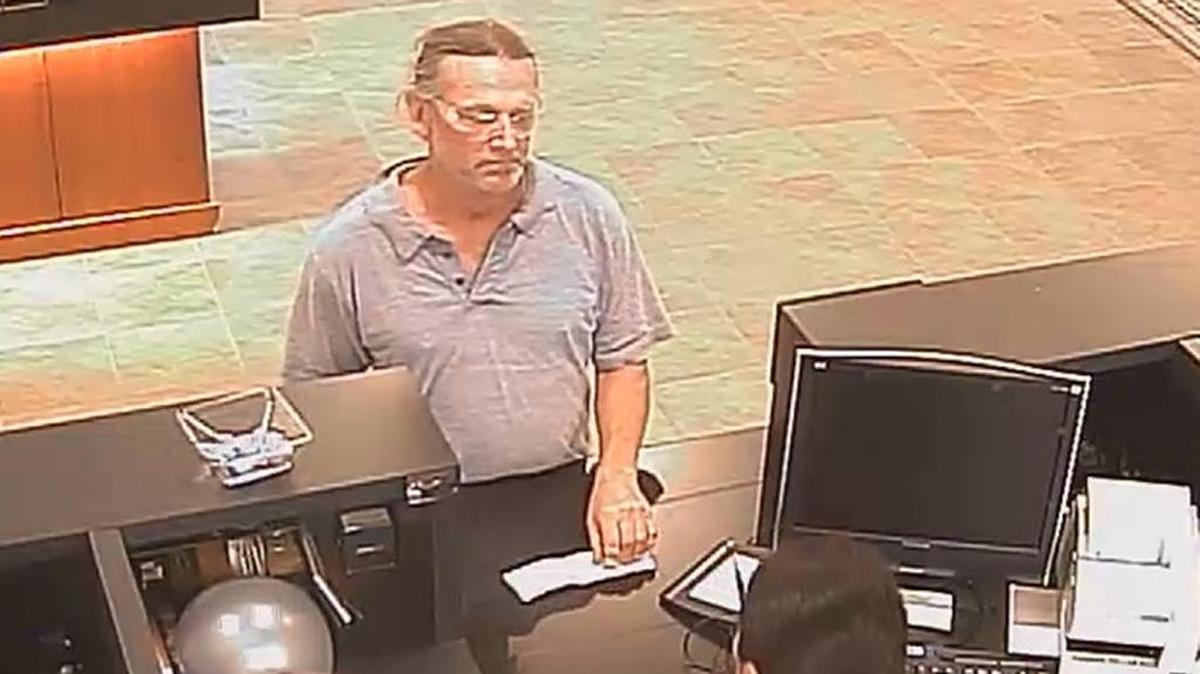 Manatee County Sheriff’s detectives are asking the community to help identify a suspect in a robbery at Bank of the Ozarks in Bradenton on Friday.
