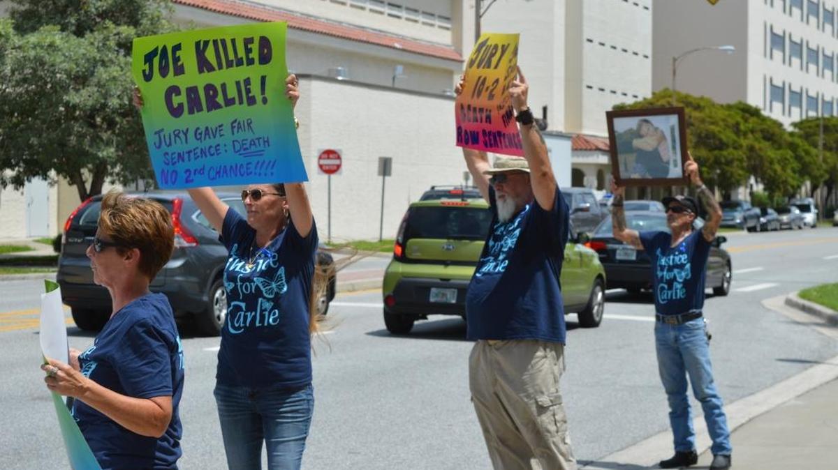 Protesters gathered outside the Sarasota County courthouse on Thursday demanding justice for 11-year-old Carlie Brucia, who was kidnapped, raped and murdered. Hearings in her convicted killer’s case have been halted as the state appeals the decision vacating his death sentence.