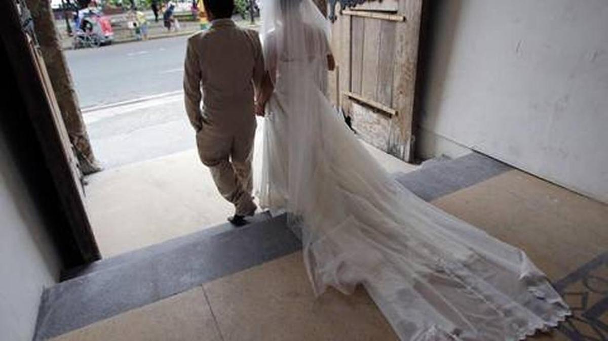 Some 40 people have been charged in one of South Florida’s largest marriage fraud rings. The wedding ceremonies were set up to allow illegal immigrants, many from Russia, to stay in the country. The woman, many of them legal Cuban residents or citizens, were paid about $5,000 for the arrangements.
