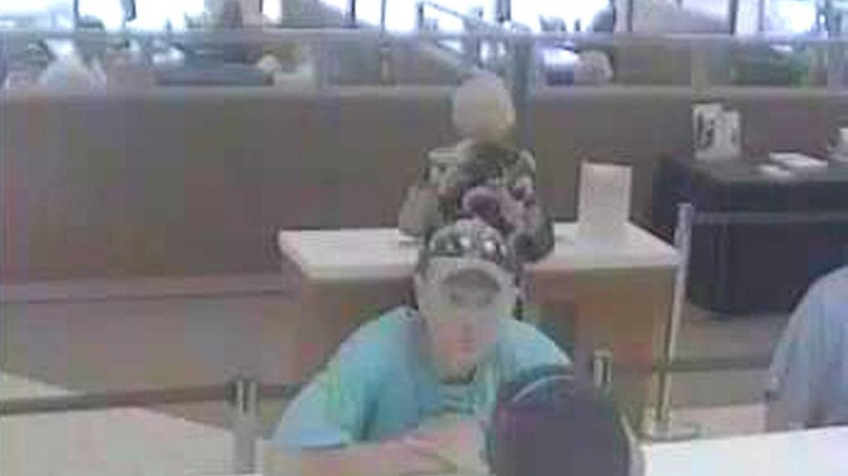 Sarasota County Sheriff’s Office is looking for a man who robbed a Sarasota bank on Wednesday afternoon.