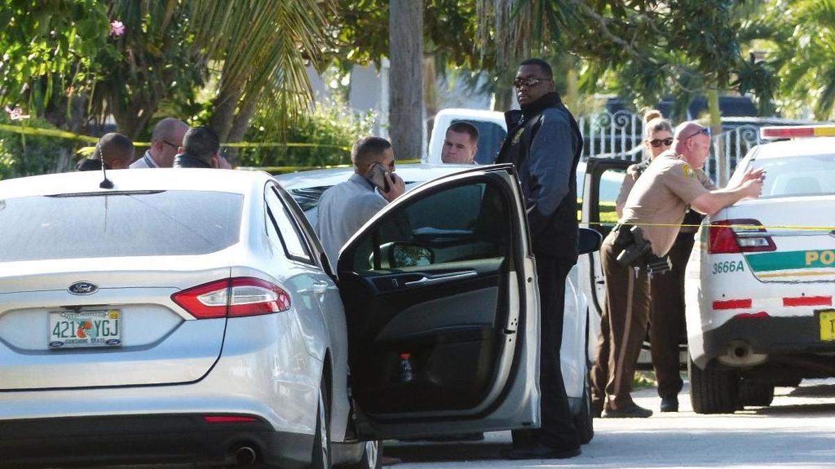 Miami-Dade police at the scene of the 12200 block of Southwest 217th Street in Southwest Miami-Dade where they are investigating the death of a baby boy Thursday morning, Jan. 18, 2018. The baby’s mother was arrested and charged with aggravated manslaughter late Thursday.