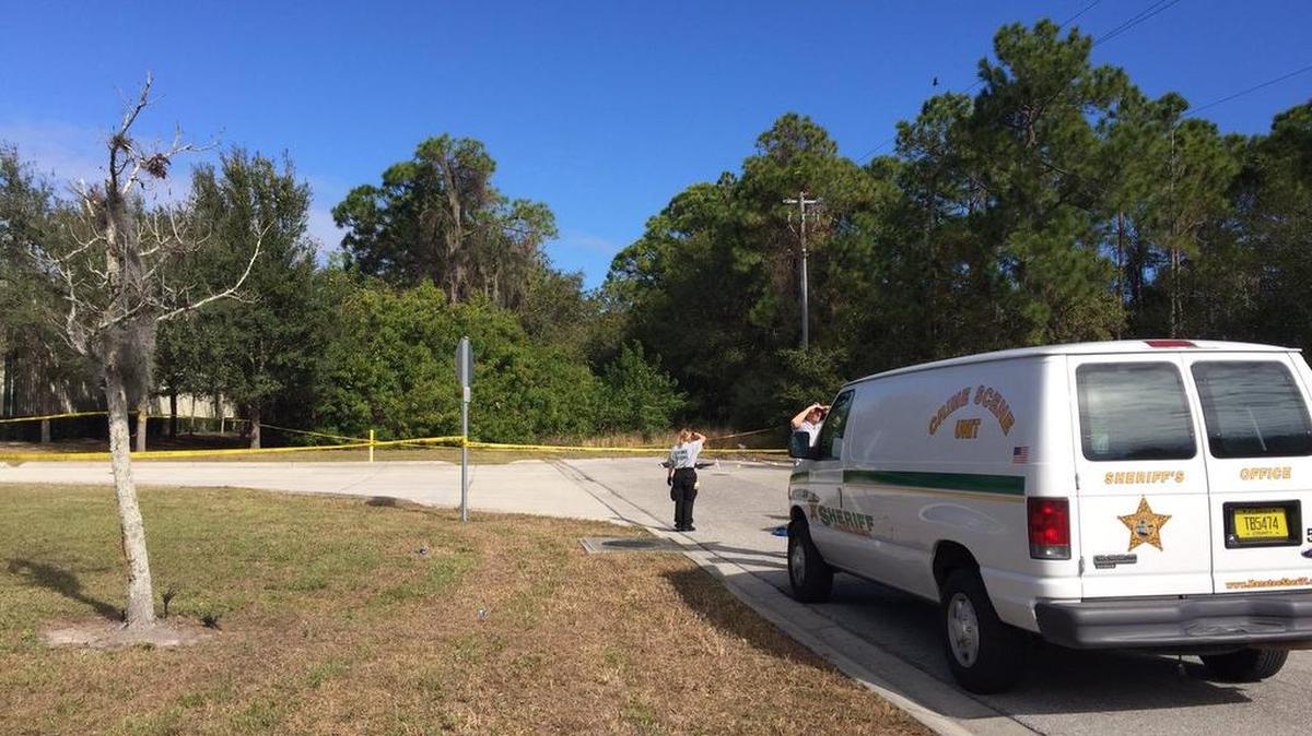 The Manatee County Sheriff’s Office is investigating an apparent homicide after a male body was found near the intersection of 21st Street East and 58th Avenue East in Bradenton.