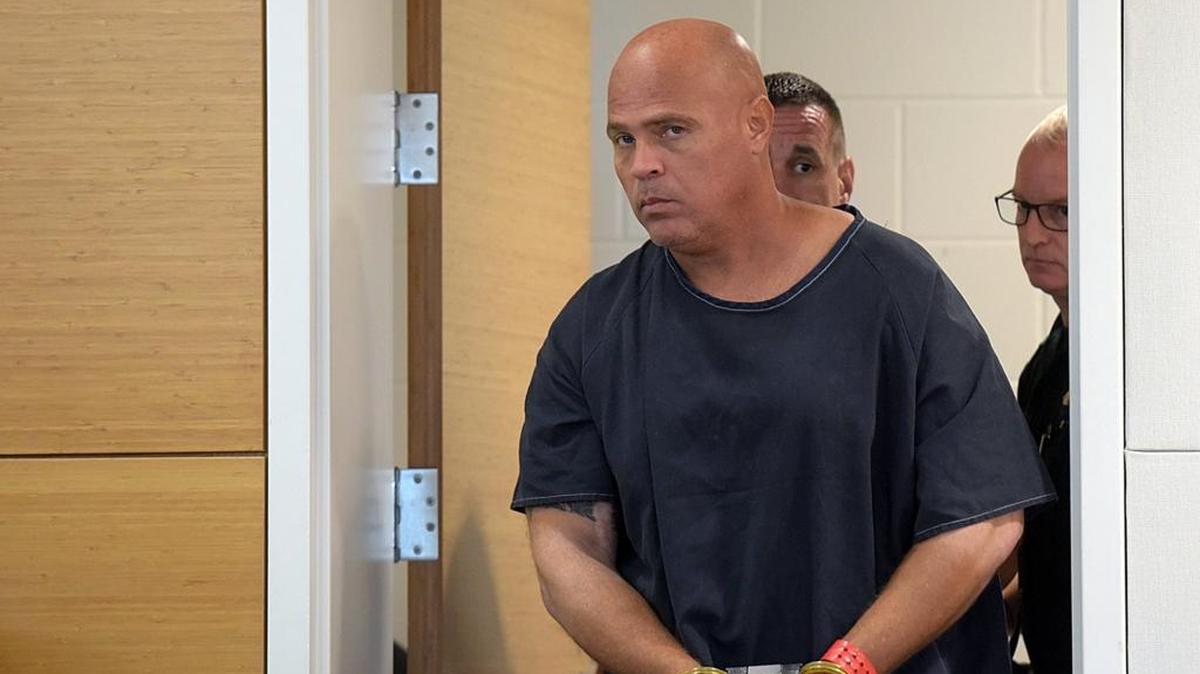 Delmer Smith is escorted by deputies into Judge Diana Moreland's courtroom in the Manatee County Judicial Center for day one of Smith's evidentiary hearing for post-conviction releief in October.