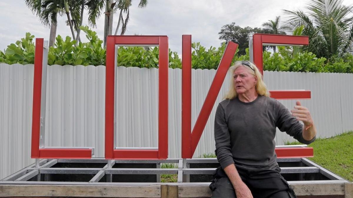 Former cocaine smuggler Michael “Mickey” Munday talks to a reporter in North Miami in 2016. The 72-year-old, who made millions flying loads of cocaine in from Colombia to South Florida, is facing federal trial for fraud.
