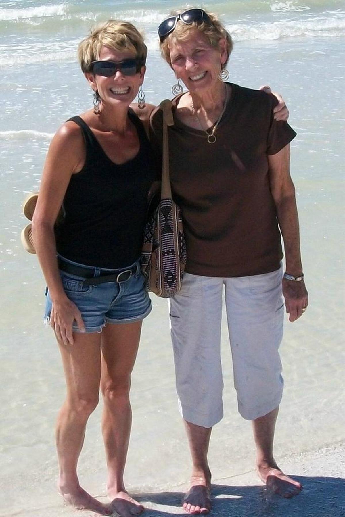 Ina Gross, right, with her daughter Ellen Gerth.