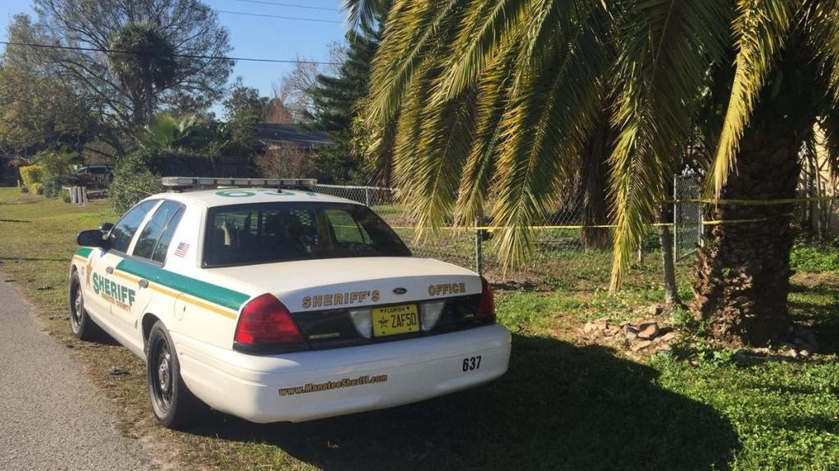 A Manatee County Sheriff’s Office deputy shot and killed a suspect in the 6300 block of Sixth Street West in Bradenton late Tuesday, Jan. 23, 2018.