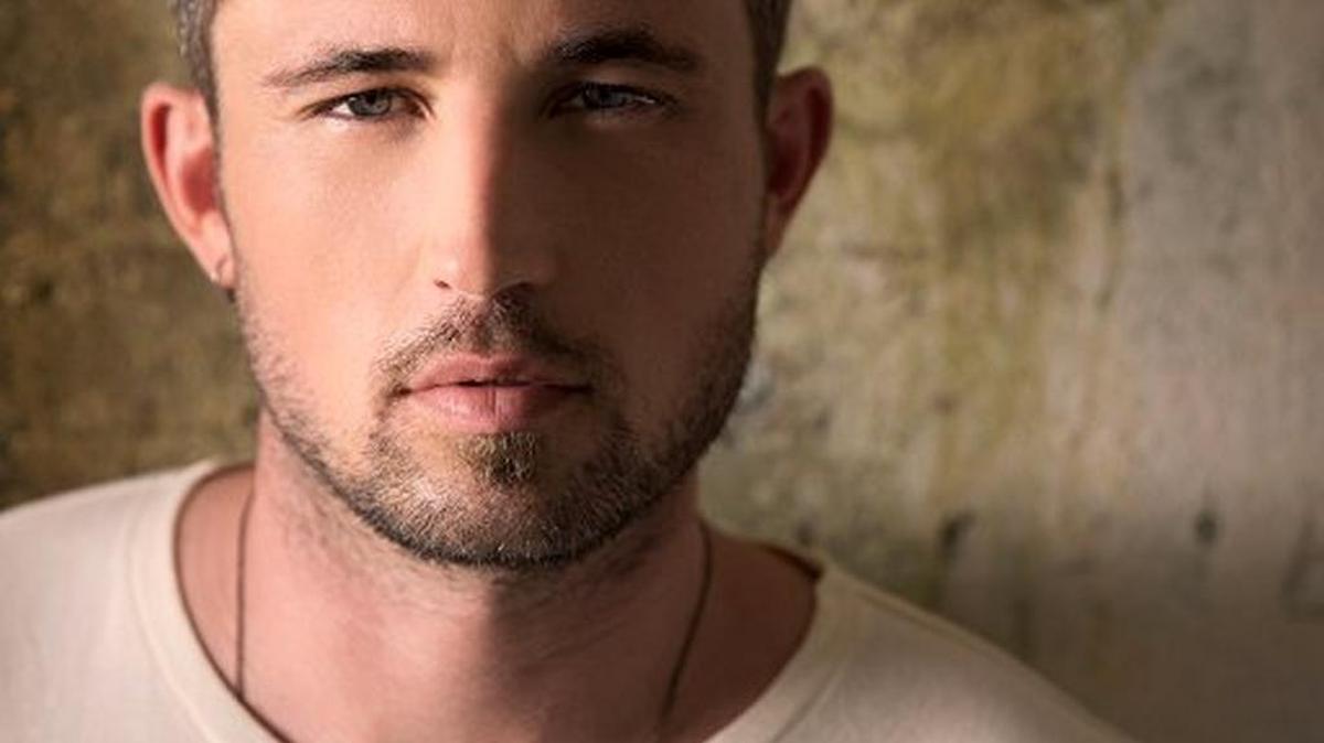 Emerging country music star Michael Ray was arrested early Wednesday morning in a Eustis Mcdonald’s drive-through on DUI and drug charges, according to police report.