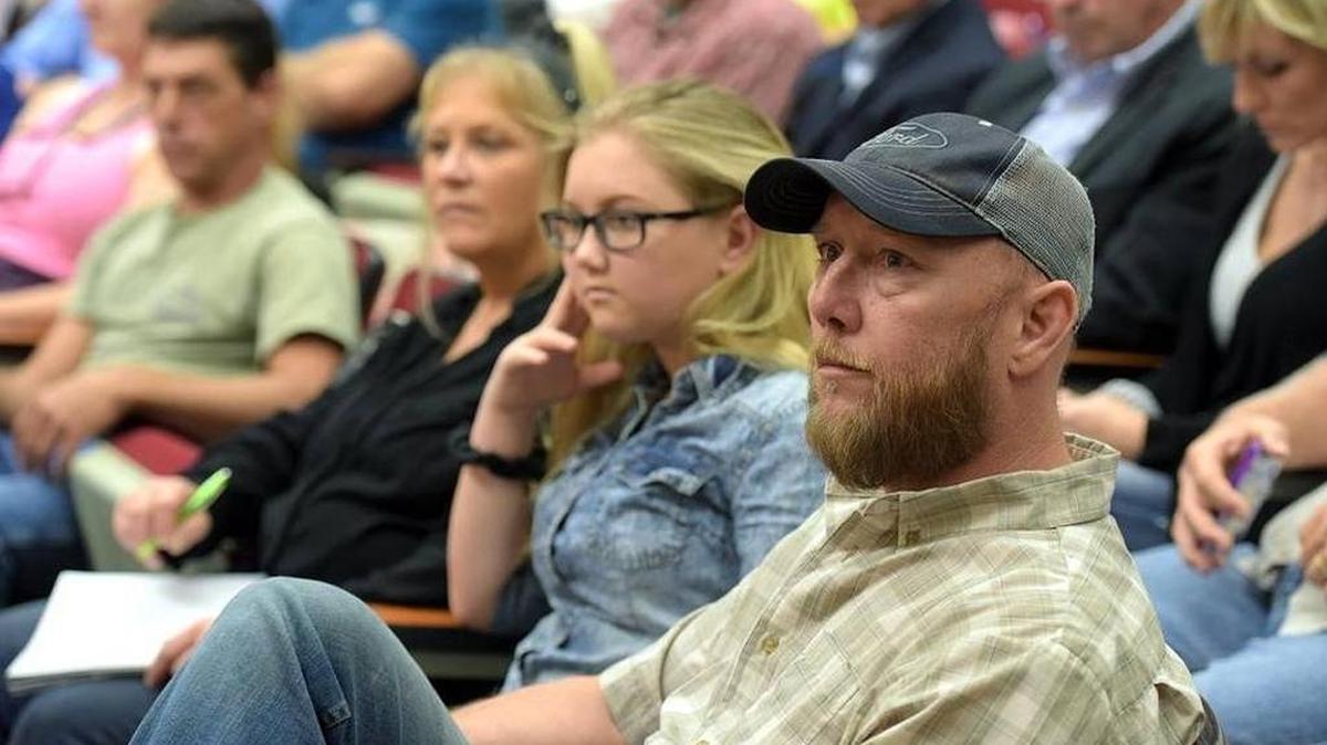 Ricky Mafera, right, sits with his daughter, Donna, and wife, Debbie, on the third day of the Manatee County Commission public hearing on Mosaic’s request.