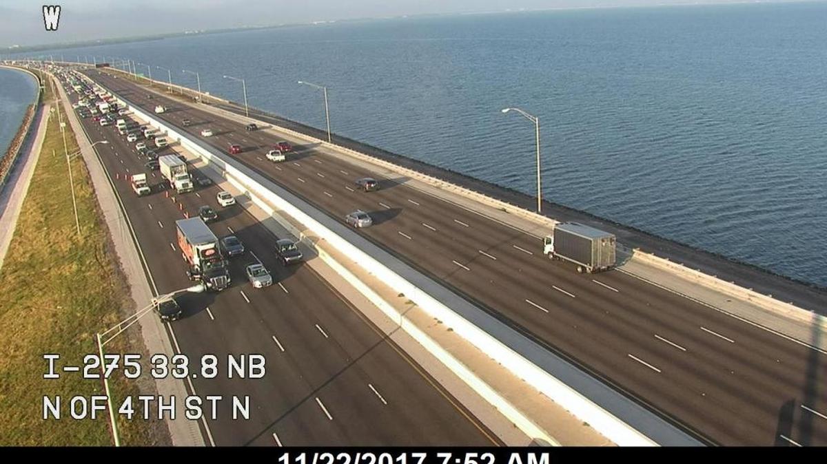 A stalled truck in the northbound lanes Howard Frankland Bridge caused major traffic delay Wednesday morning.