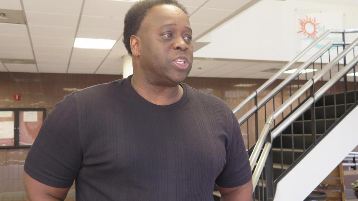 Manatee County Commissioner Charles Smith met with reporters Monday to call for the resignation of Palmetto Youth Center executive director Reggie Bellamy.