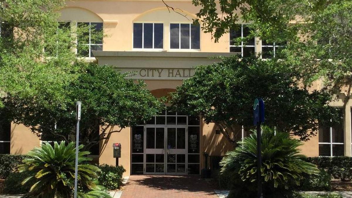 New roofs and air conditioning will cost taxpayers almost $600,000 this year as Bradenton City Hall continues to age, turning 20 next year.