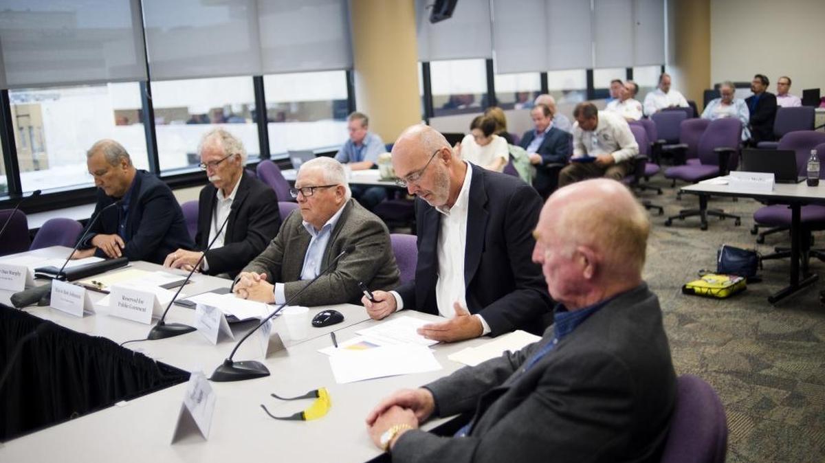 From left: Dan Murphy, mayor of Anna Maria, Bob Johnson, mayor of Holmes Beach, Terry Gans, mayor of Longboat Key, Dave Bullock, town manager of longboat key, and William Sharon, mayor of Bradenton Beach, present a funding gap to Manatee County commissioners on Tuesday afternoon, December 6, 2016 at the Manatee County Administration building in downtown Bradenton.