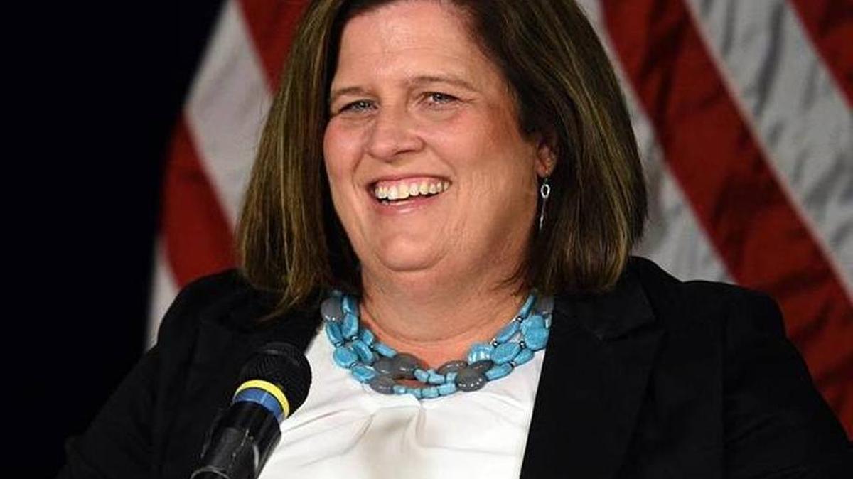 Misty Servia, who lost in a 2016 campaign for the School Board of Manatee County to Dave Miner, said on Wednesday she will seek the governor’s appointment to replace outgoing board member Karen Carpenter.