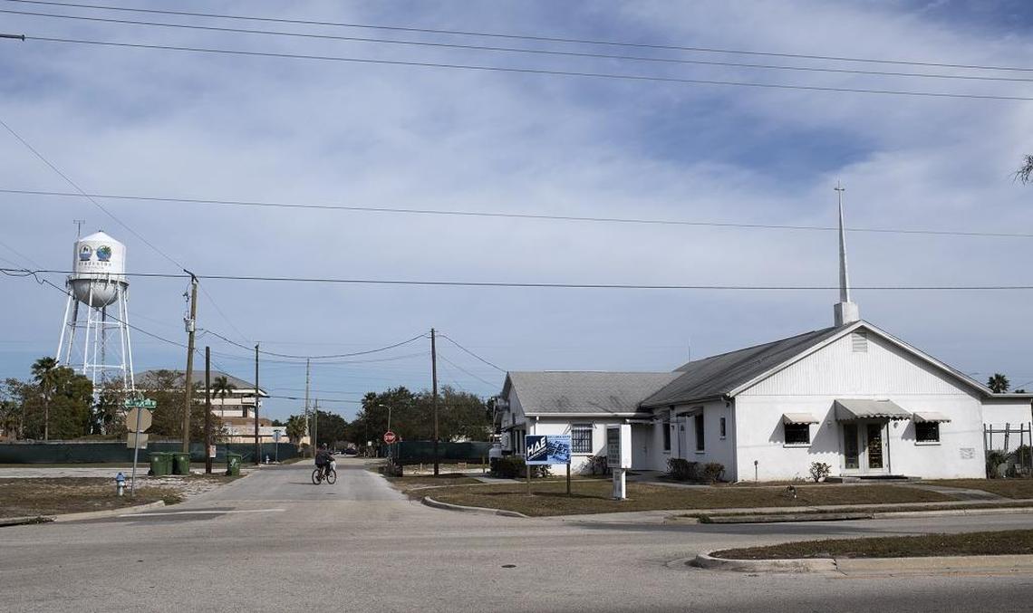 FDOT proposes diverting traffic into downtown Bradenton at Ninth Avenue to ease congestion heading northbound over the DeSoto Bridge by bringing traffic west on Ninth Avenue and then north on Third Street West to pick up Sixth and Manatee avenues.