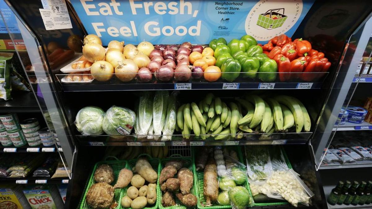 Recent research shows that a diet of about 45 percent carbohydrates, 35 percent total fat and 20 percent protein is associated with the lowest risk of dying prematurely.