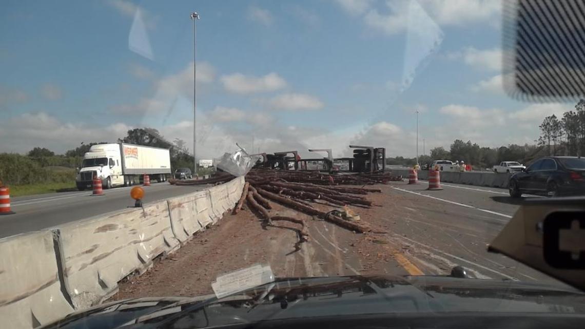 Tractor trailer overturns on I-75 in Pasco County, closing northbound lanes