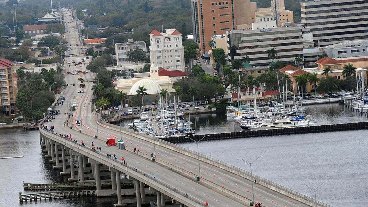 City council members are considering factors including a booming downtown in the possibility of selling the building that houses Bradenton’s City Hall, police department, auditorium and other municipal offices. The building, at far right on the riverfront, is in the heart of a busy area of Bradenton.