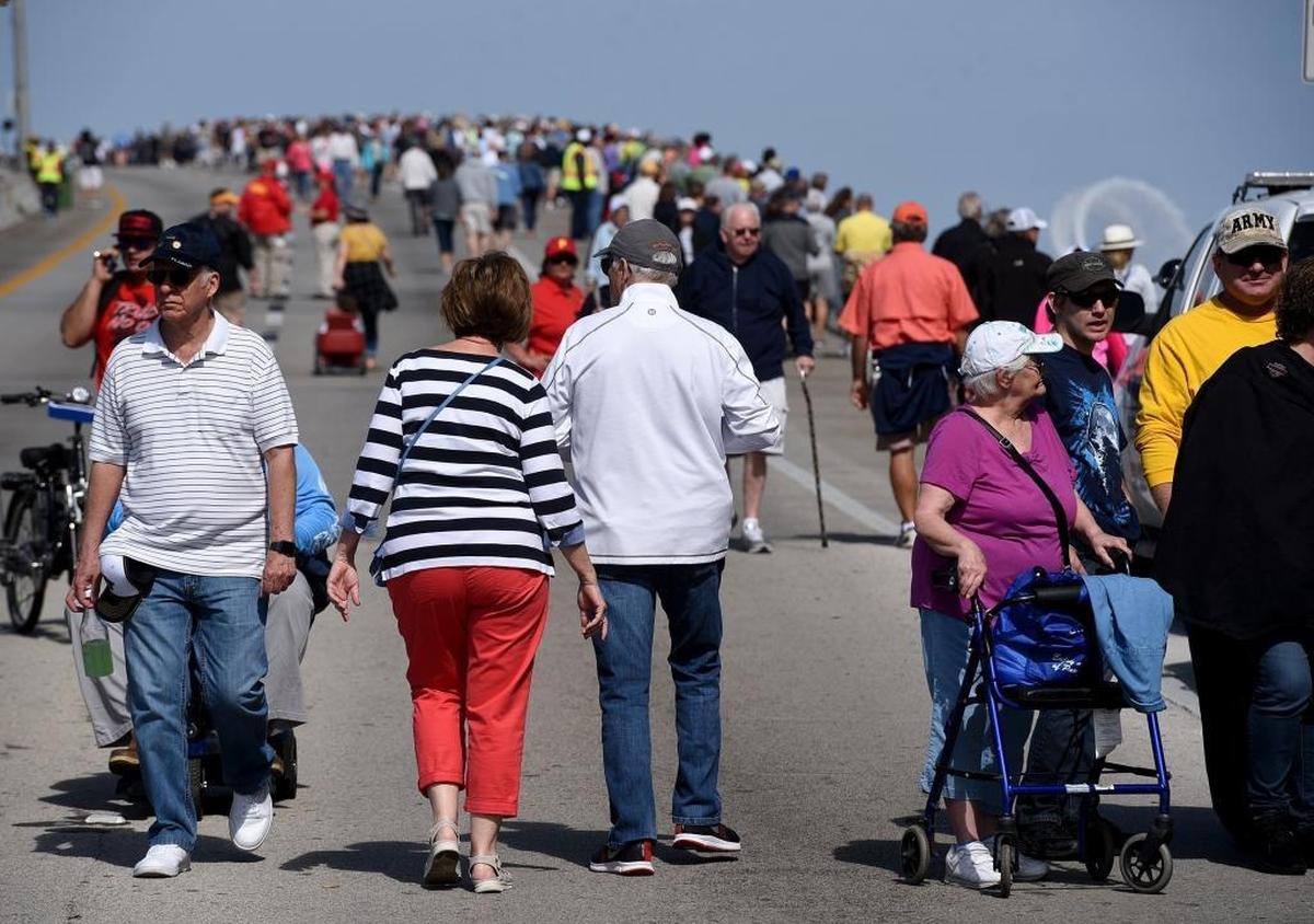 Crowds gather on the Green Bridge at the Bradenton Area River Regatta in this 2018 Bradenton Herald file photo.