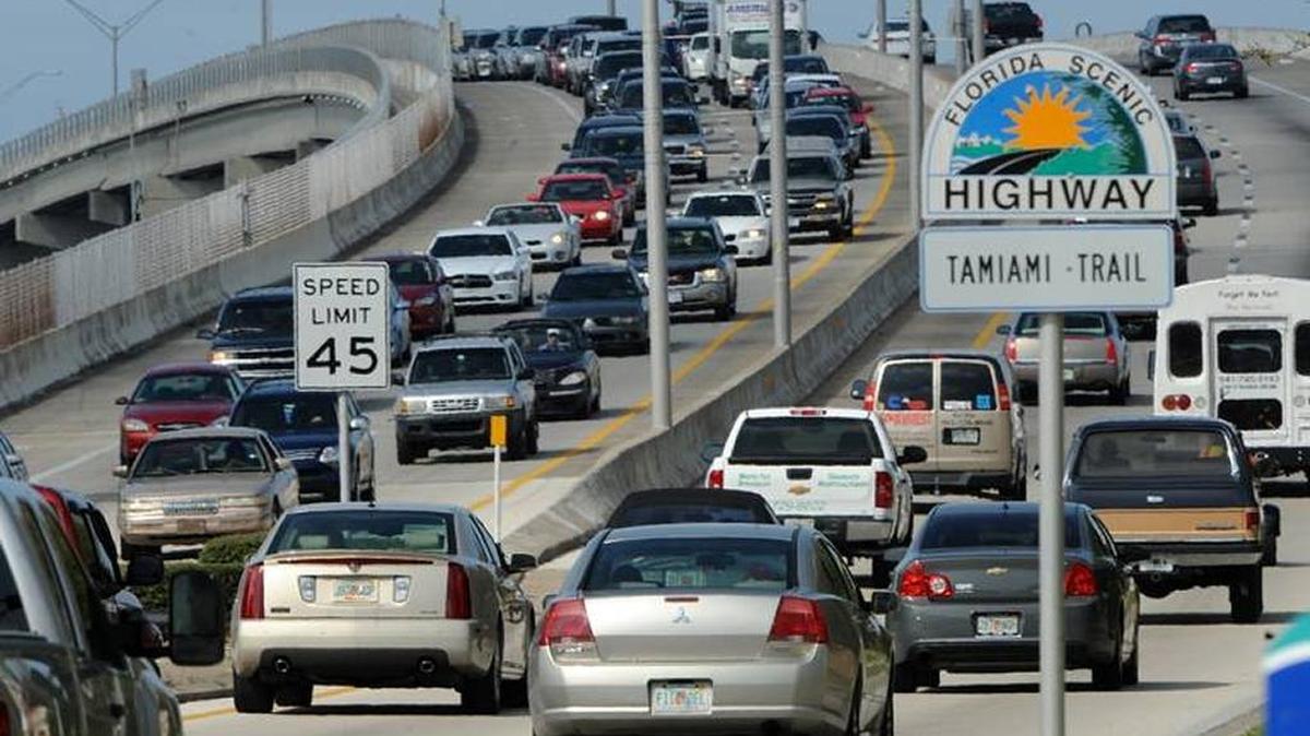 Traffic slowly crosses the Green Bridge into Bradenton in this 2016 file photo.