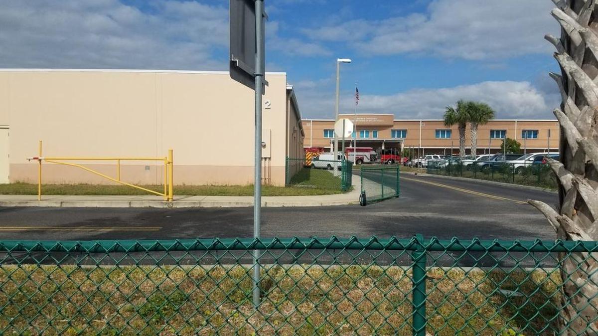 Southern Manatee Fire Rescue responded to reports of smoke in the music room at Blanche Daughtrey Elementary School on Wednesday afternoon.