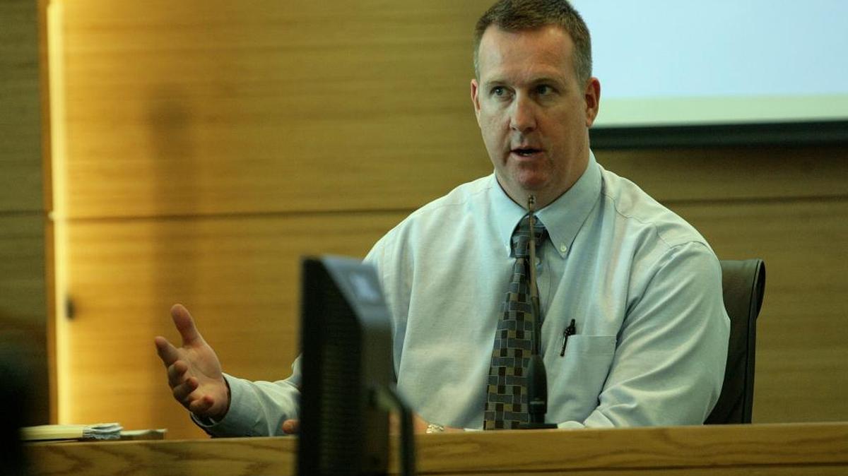 Manatee County Sheriff’s Office detective Jeffrey Bliss testifies during a March 2015 trial in Bradenton. Bliss resigned on Thursday after being arrested on a domestic violence charge.