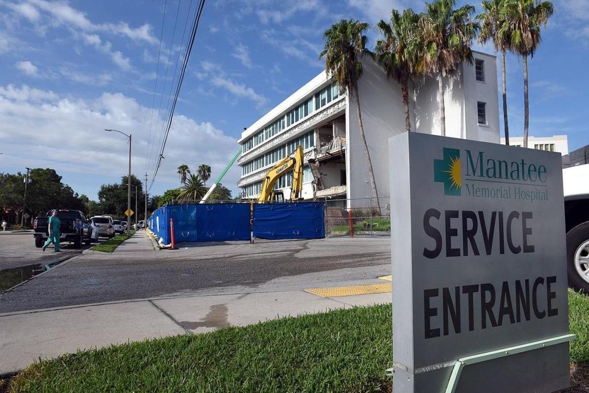 Manatee Memorial Hospital broke ground Tuesday morning on a $33 million new emergency room which hospital officials are calling their Emergency Care Center. The new building is to go up on hospital property on Second Avenue West and the entrance was formerly a doctor's parking area. The hospital's old "Annex" building will be demolished as part of the new emergency care center. The center is expected to be completed in fall of 2018.