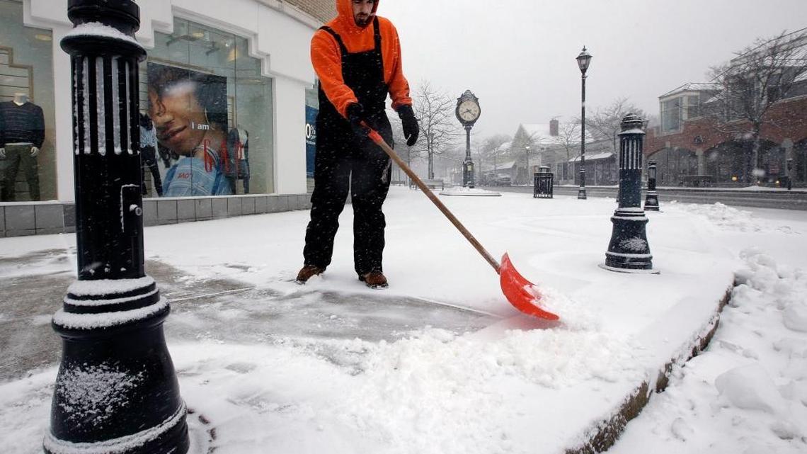 SRQ, TIA travelers feeling effects of winter storm in Northeast