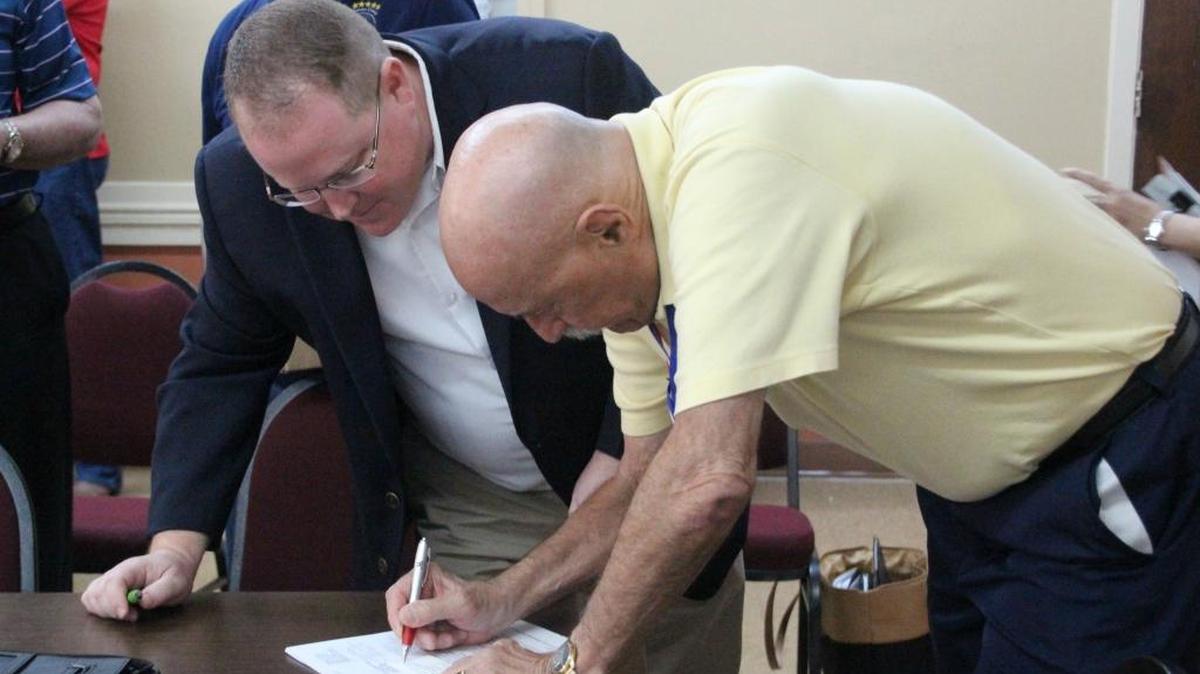 Gill Ruderman, right, and Chris Nothdurft exchange contact information. They will work to implement the Veterans Educating Today’s Students program.
