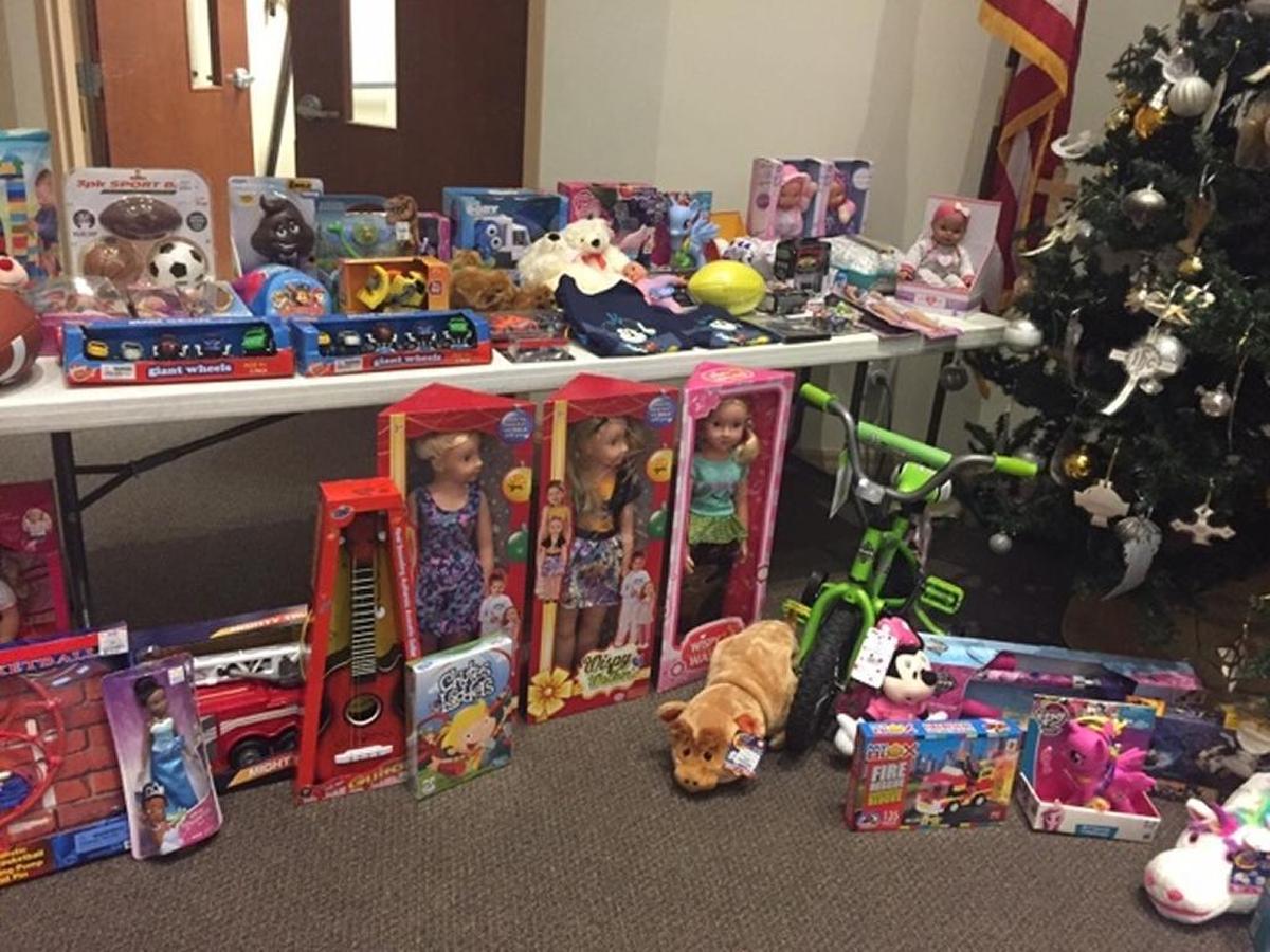 The Bradenton Police Department’s second annual toy drive and fundraiser will help make Christmas a little brighter for hundreds of local children who have found themselves in a tough situation due to both domestic violence cases and the opioid crisis.