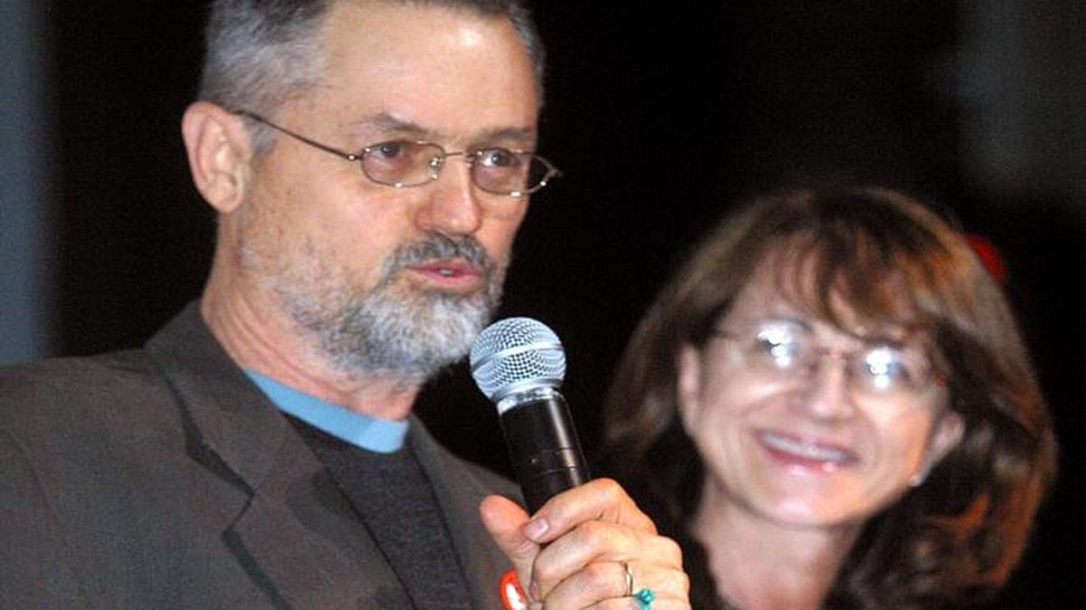 In this photo from February 2003, director Jonathan Demme answered questions from the audience at the Olympia Theater after a screening of his documentary ‘The Agronomist,’ which screened at the Miami Film Festival. Nicole Guillemet, the former director of the festival, stands to his right.