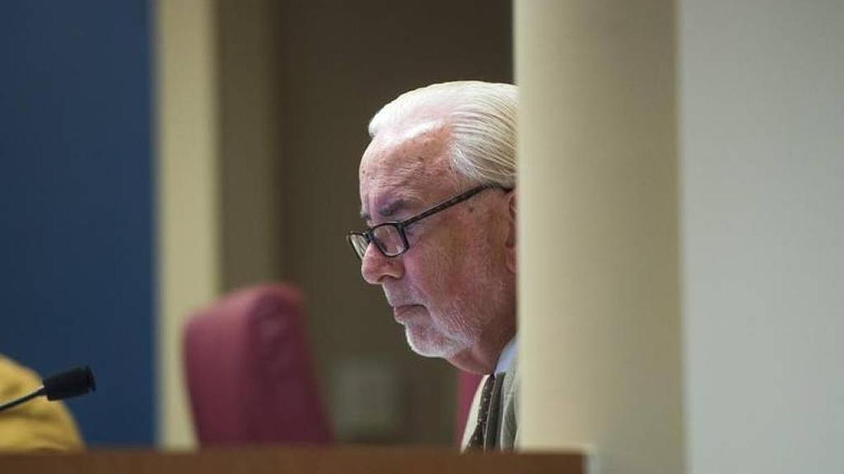 Manatee County Administrator Ed Hunzeker listens as Manatee County commissioners discuss a national search for his replacement.