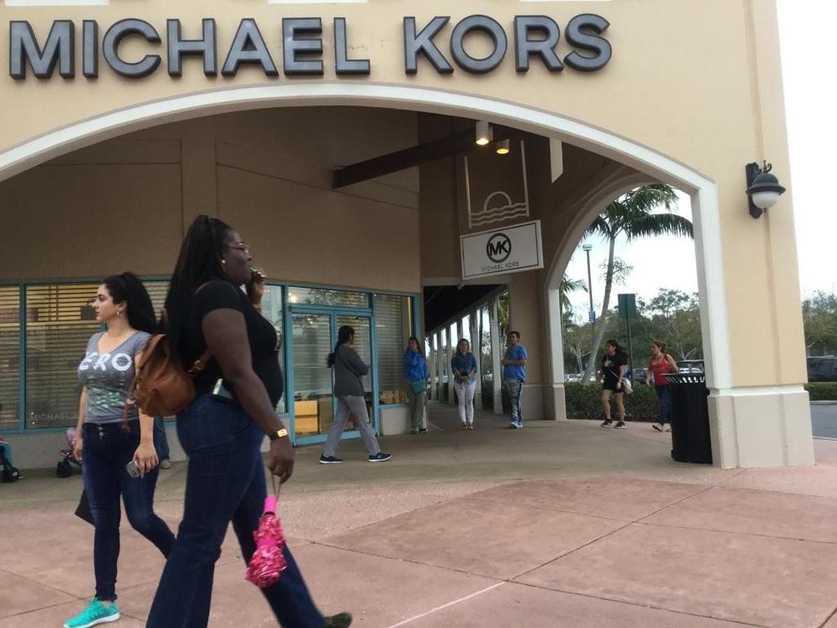 About an hour before stores at the Ellenton Premium Outlets mall began to open, lines started forming as bargain hunters took advantage of early Black Friday deals on Thanksgiving.